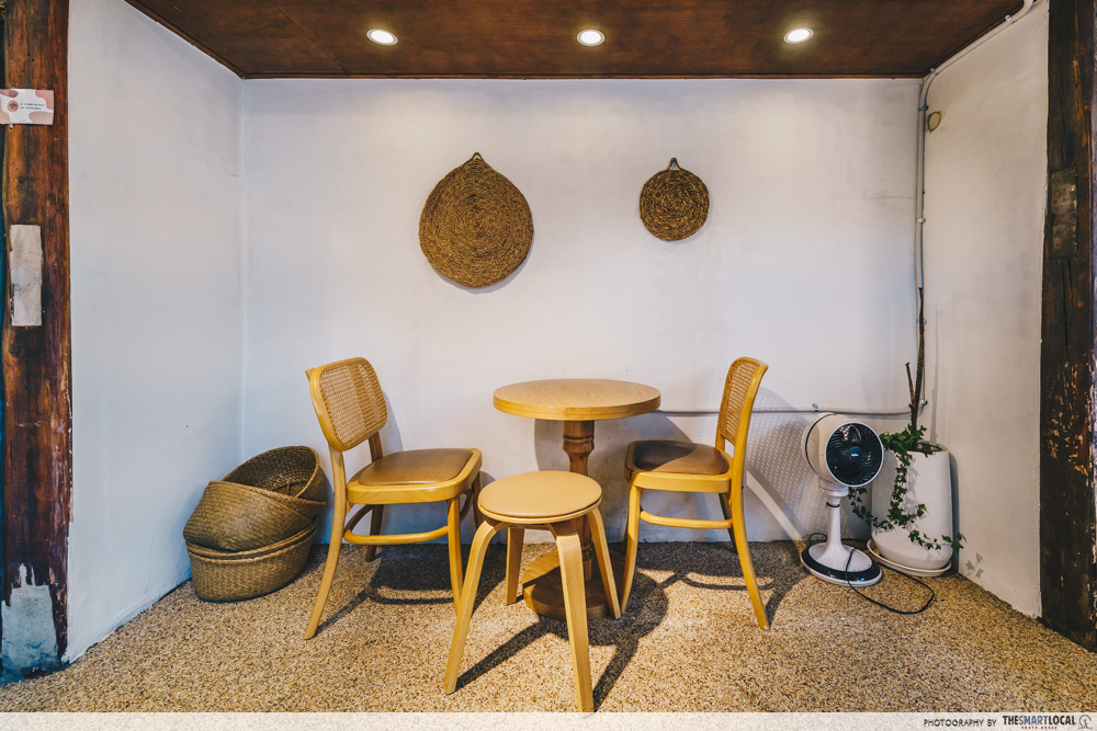 Cafe Sosohage - cosy interior 