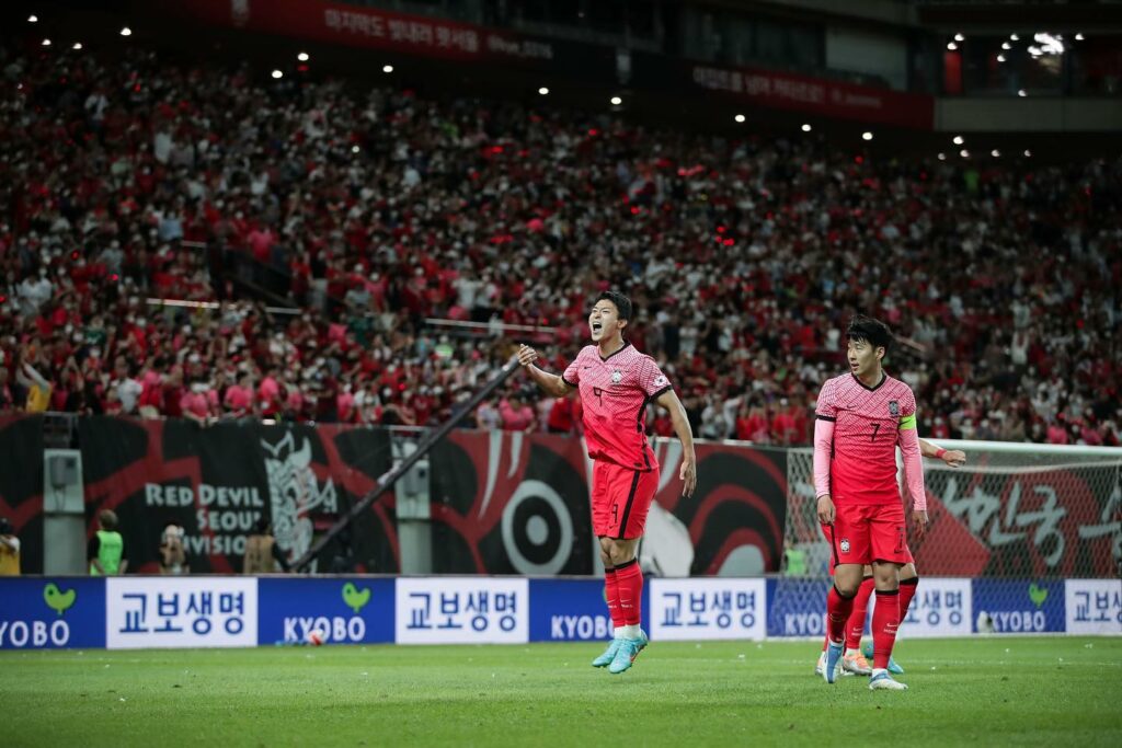 Cho Gue-sung, the South Korea striker who went viral at the World Cup — for  being handsome - The Athletic