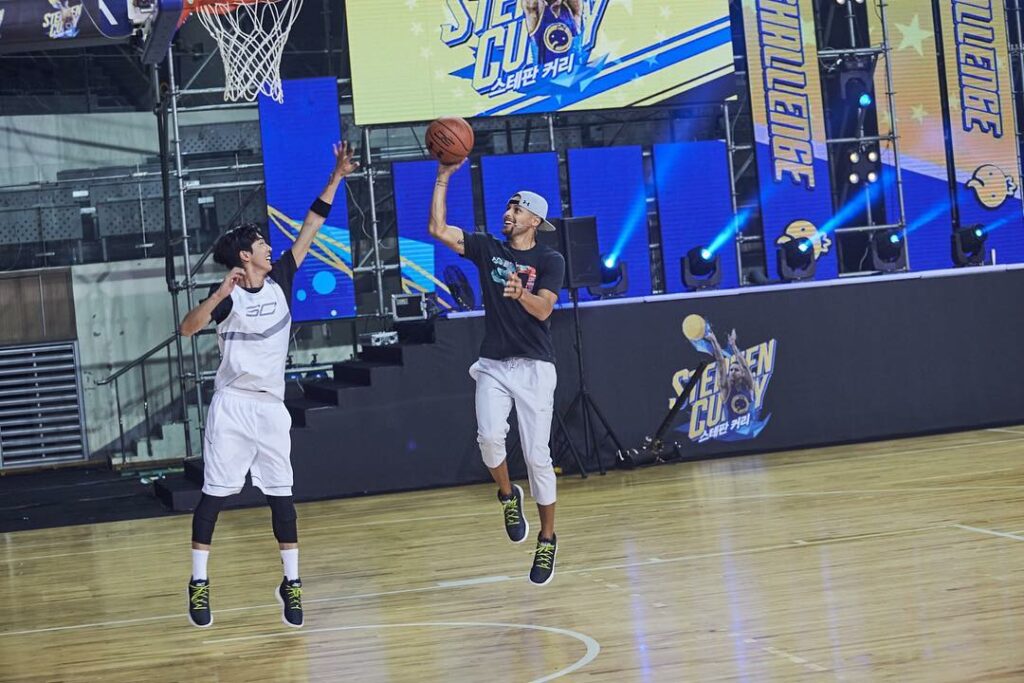 Nam Joo Hyuk - beating stephen curry at basketball