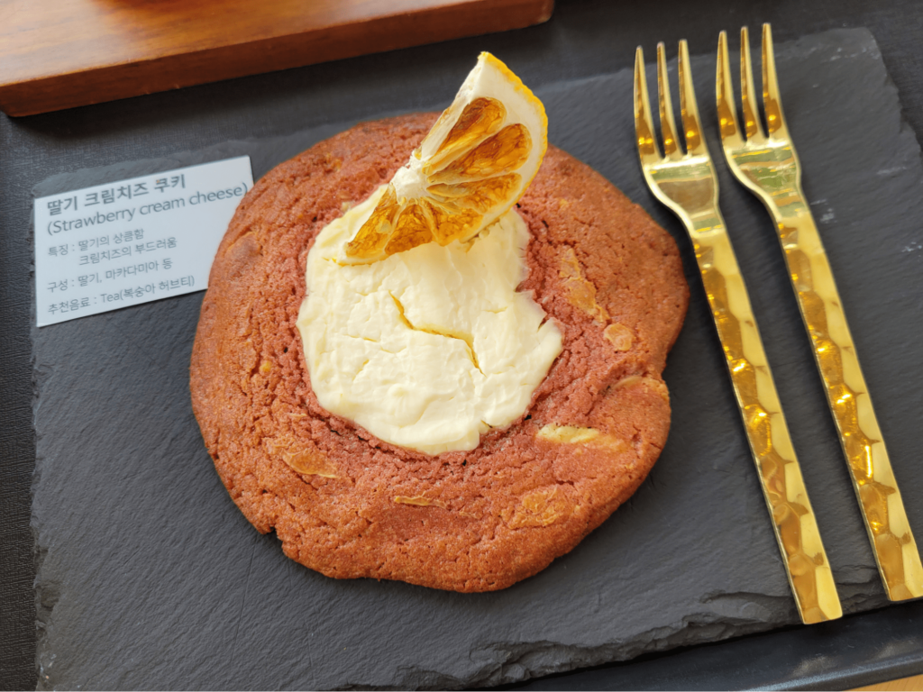 Soup Neoul - strawberry cream cheese cookie