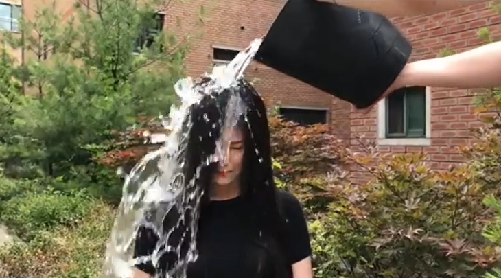 Loona - water bucket