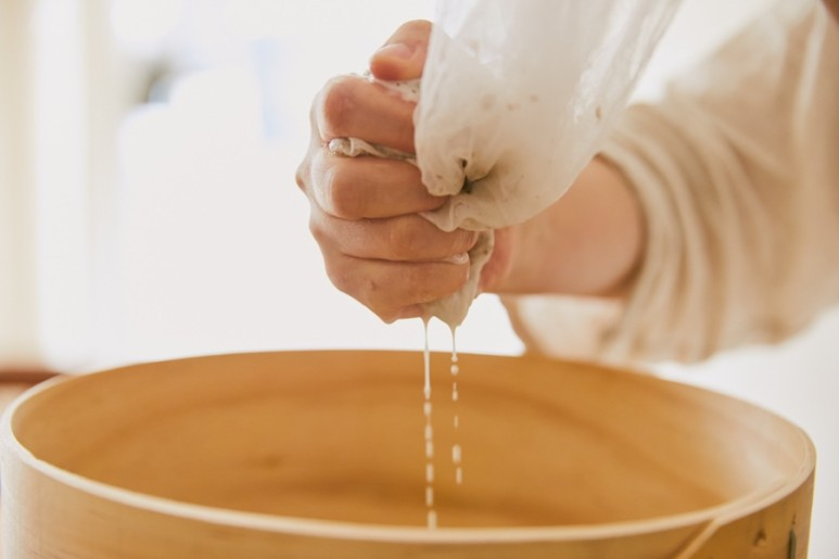 Makgeolli making