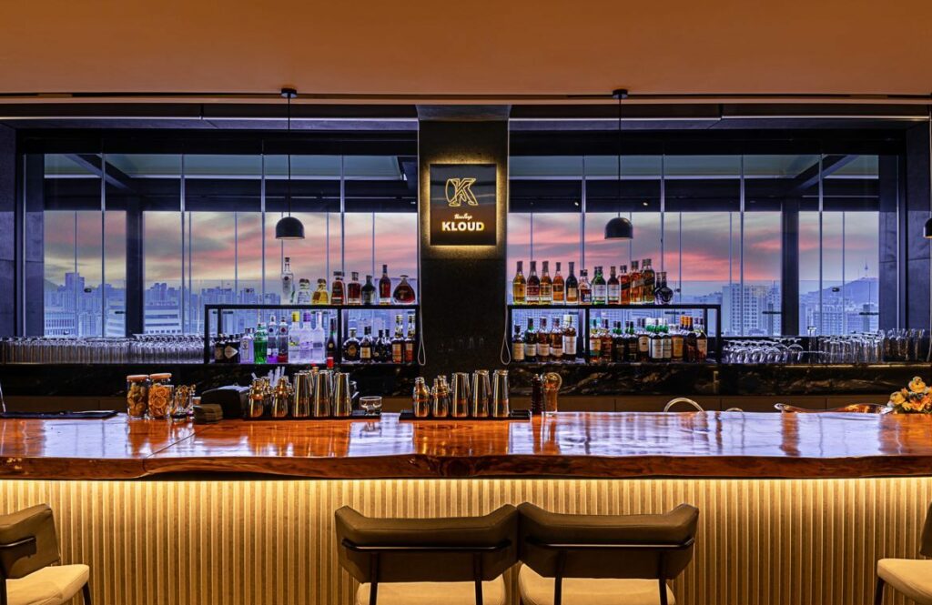 Rooftop KLOUD Savour Artisanal Cocktails & A Bird’sEye View Of Seoul