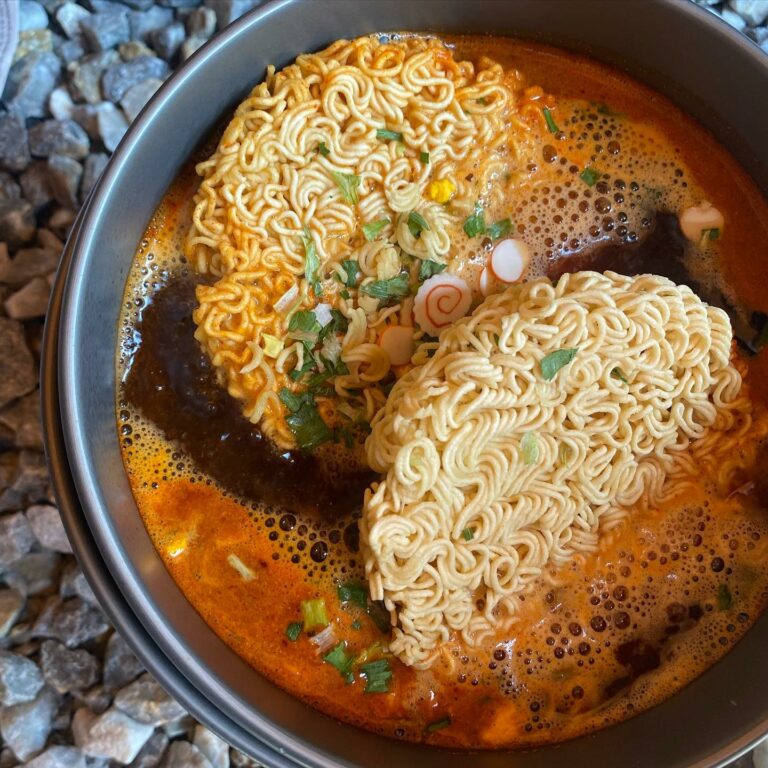 9 Korean Instant Noodles To Stock Up On Besides Samyang