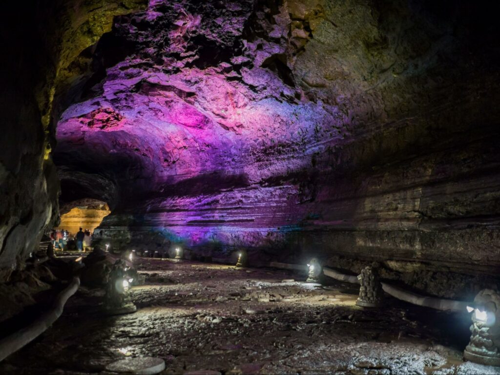 Things to do Jeju - interior of Manjanggul Cave