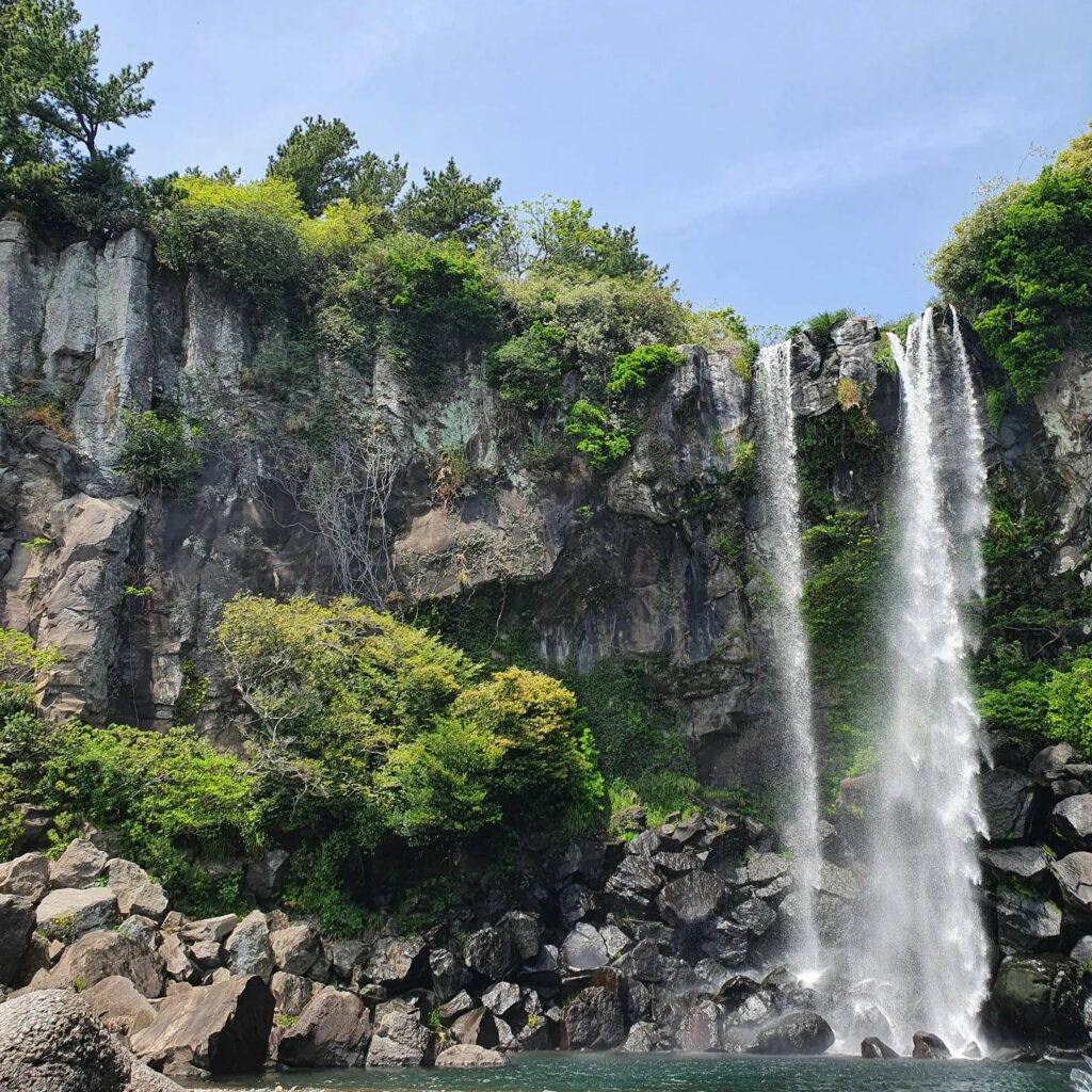 Things to do Jeju - Cheonjiyeon waterfall