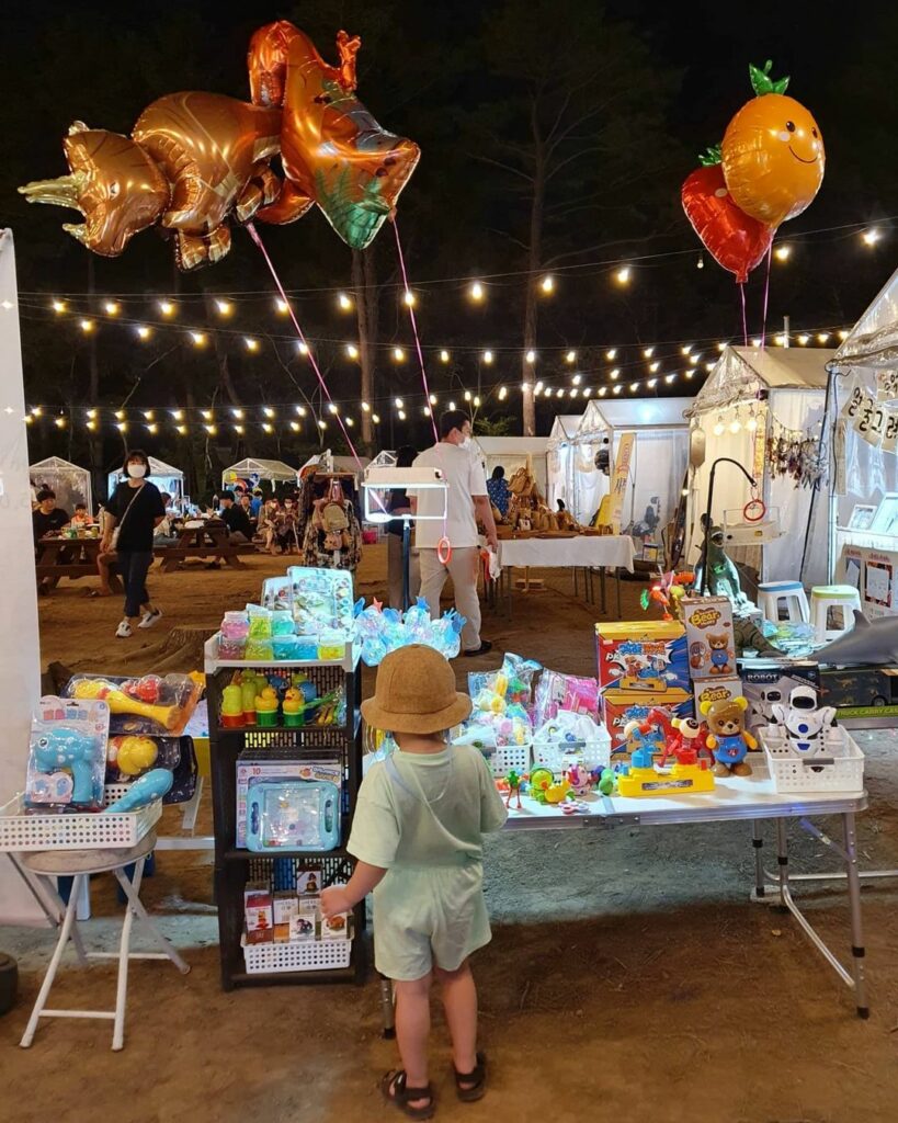 Things to do Jeju - flea market and games at Arboretum night market