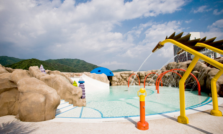 Water parks Korea - outdoor water play at blue canyon water park 