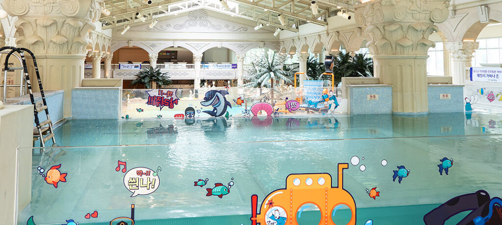 Water parks Korea - glass indoor pool at High1 Water World