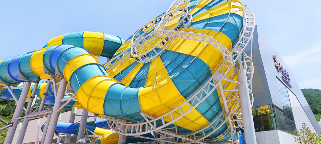 Water parks Korea - swing star ride at High1 Water World