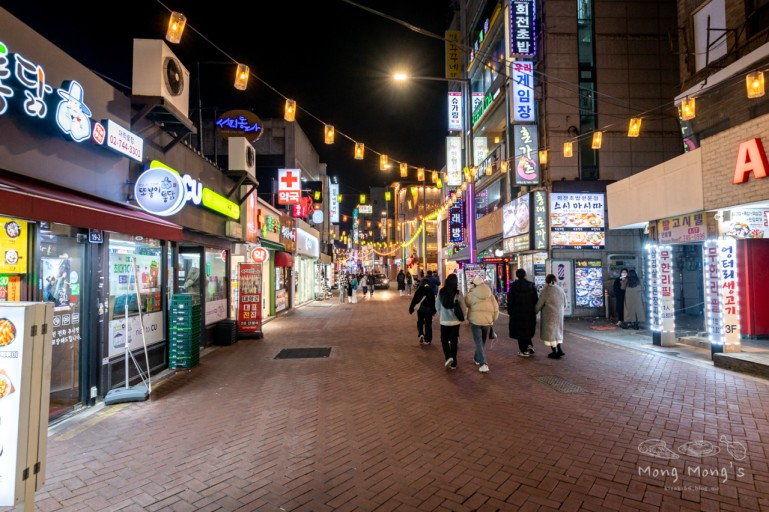 Seoul's trendiest neighbourhoods - Daehak-ro