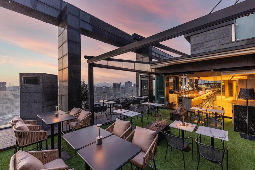 Rooftop KLOUD Savour Artisanal Cocktails & A Bird’sEye View Of Seoul