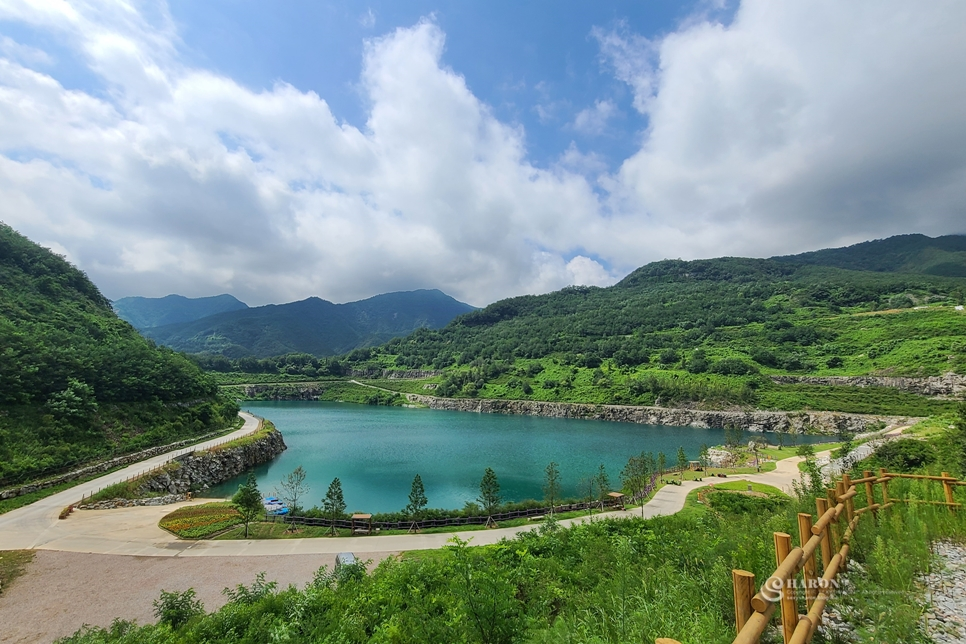 Mureung Byeolyucheonji - beautiful lake 