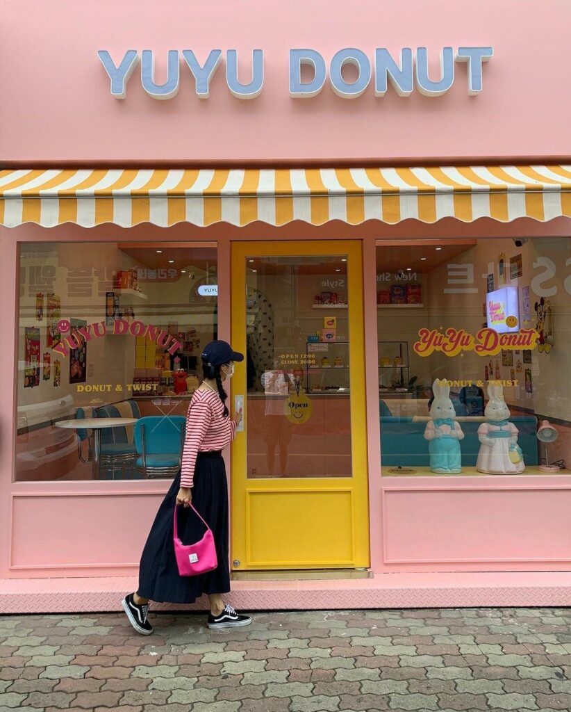 New cafes in Daegu - cute exterior of yuyu donut cafe