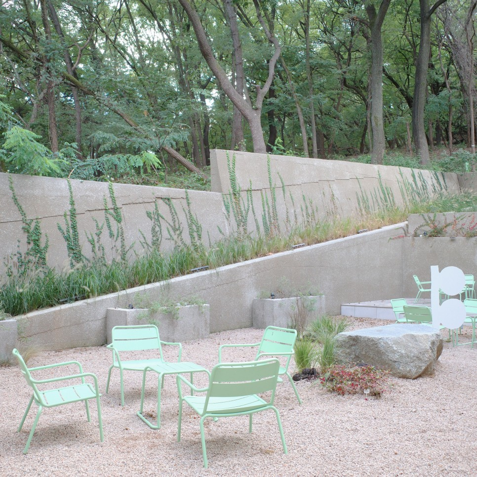New cafes in Daegu - outdoor seats of a cafe 