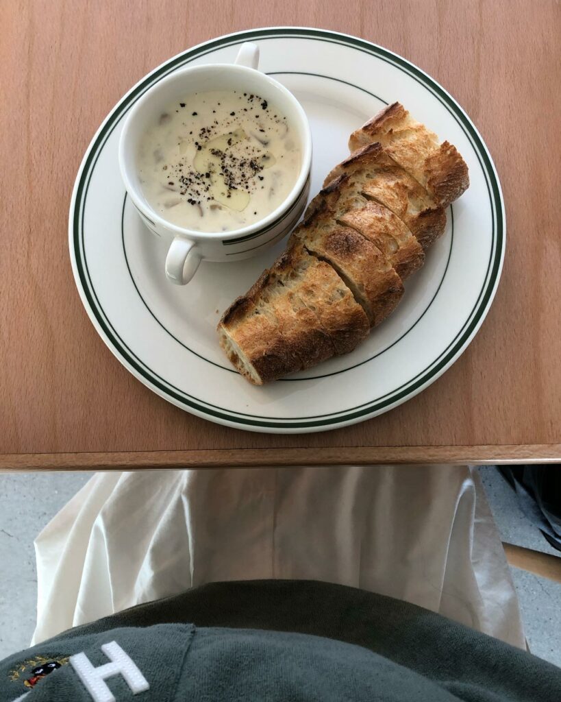 New cafes in Daegu - baguette with mushroom soup