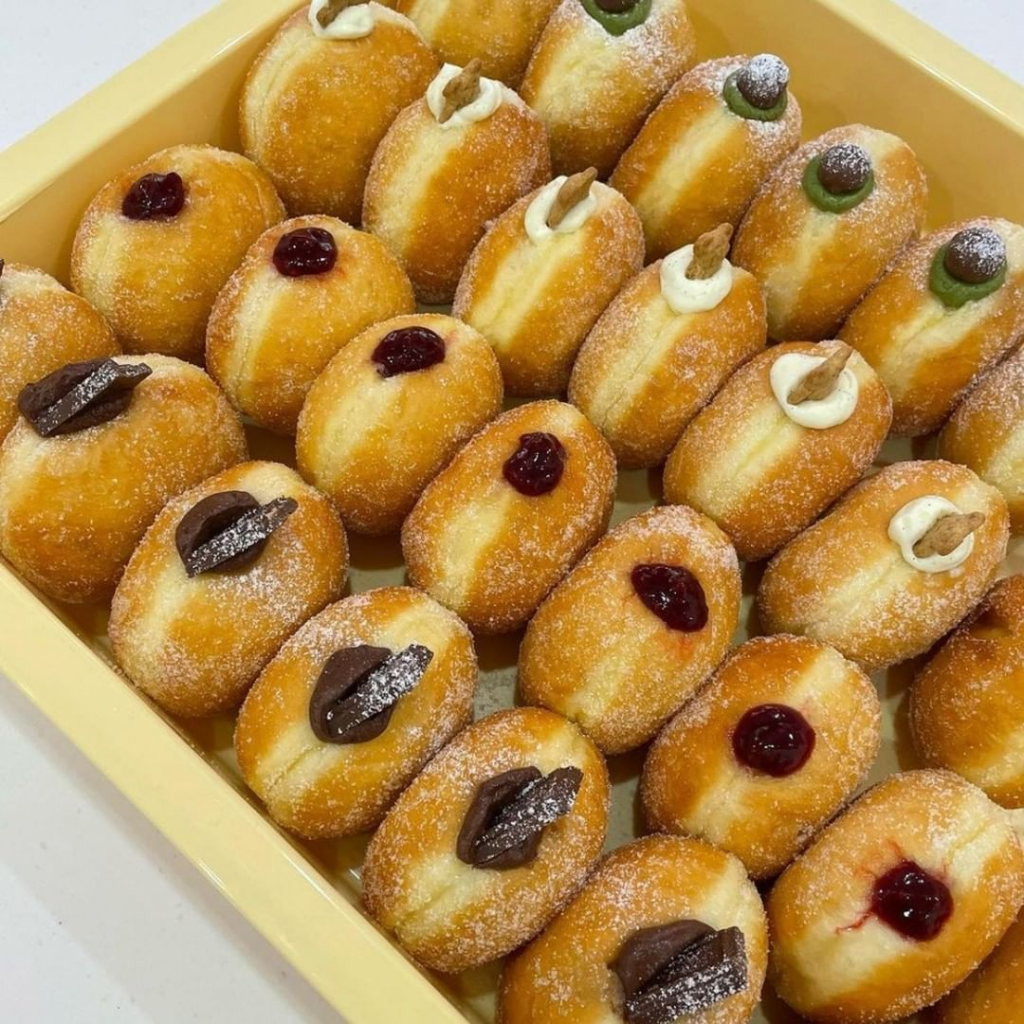New cafes in Daegu - cream filled doughnuts