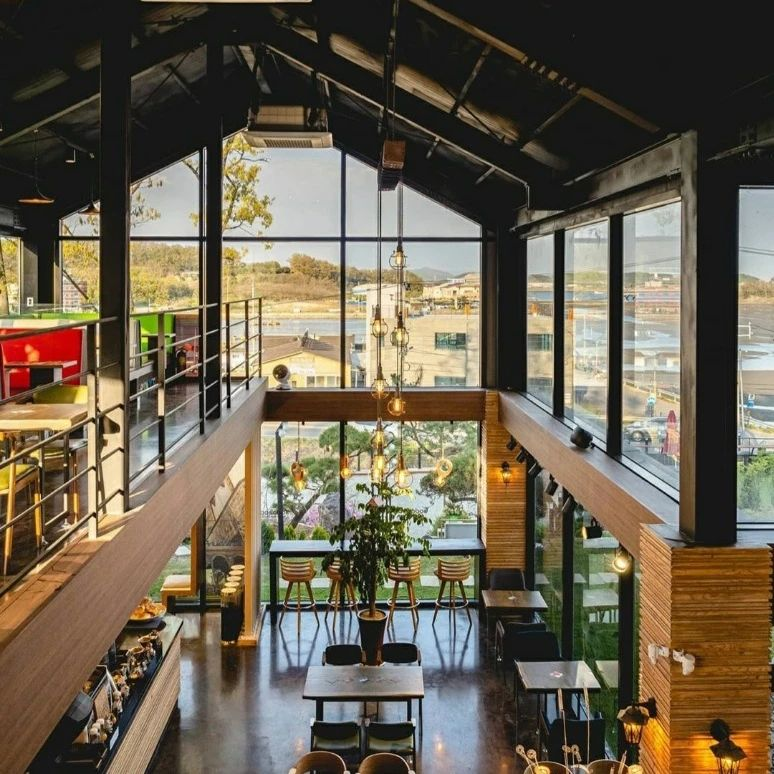 New cafes in Incheon - interior of Badaboda