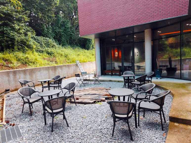 New cafes in Incheon - outdoor area of Danam818