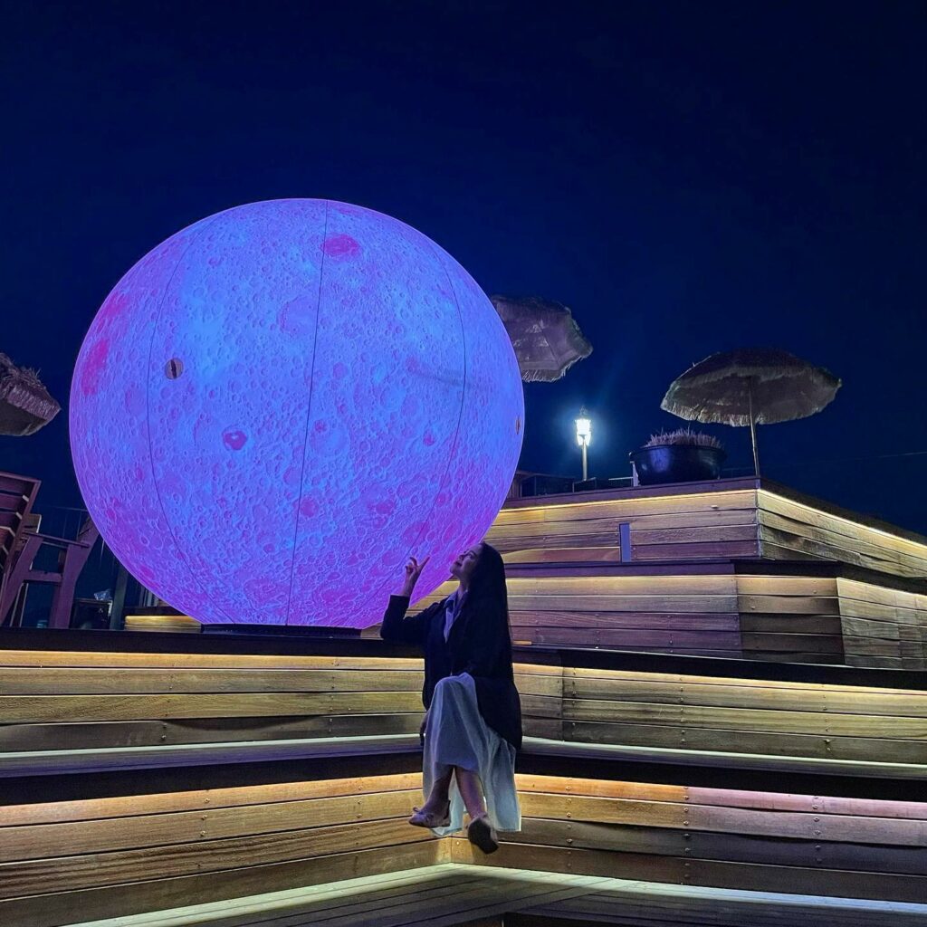REDFIFE - giant globe balloon 