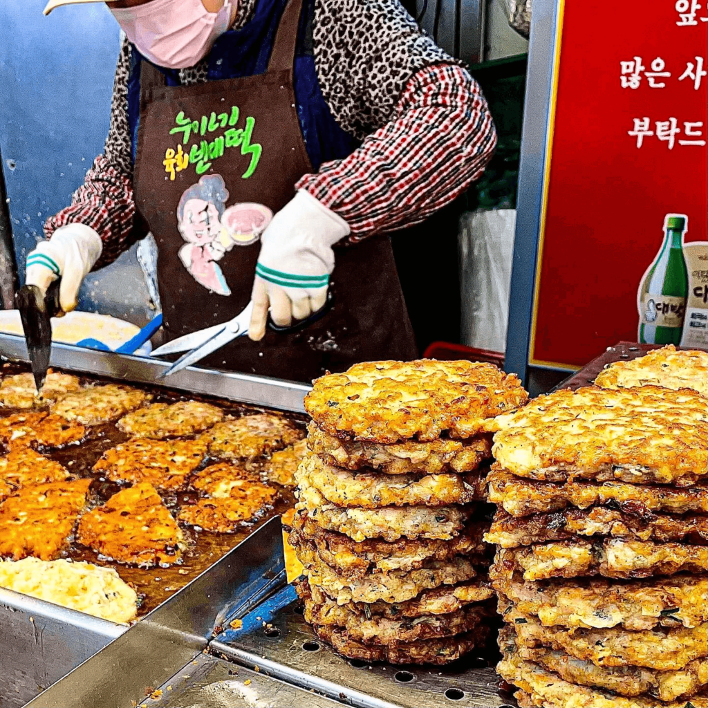solo travelling in Korea - street food in korean traditional markets 