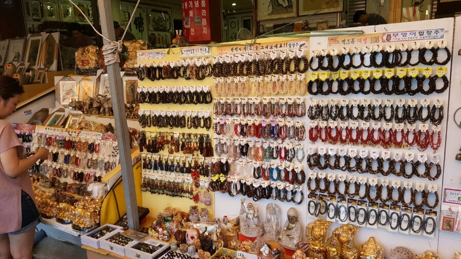 Busan guide - bracelets according to chinese zodiac