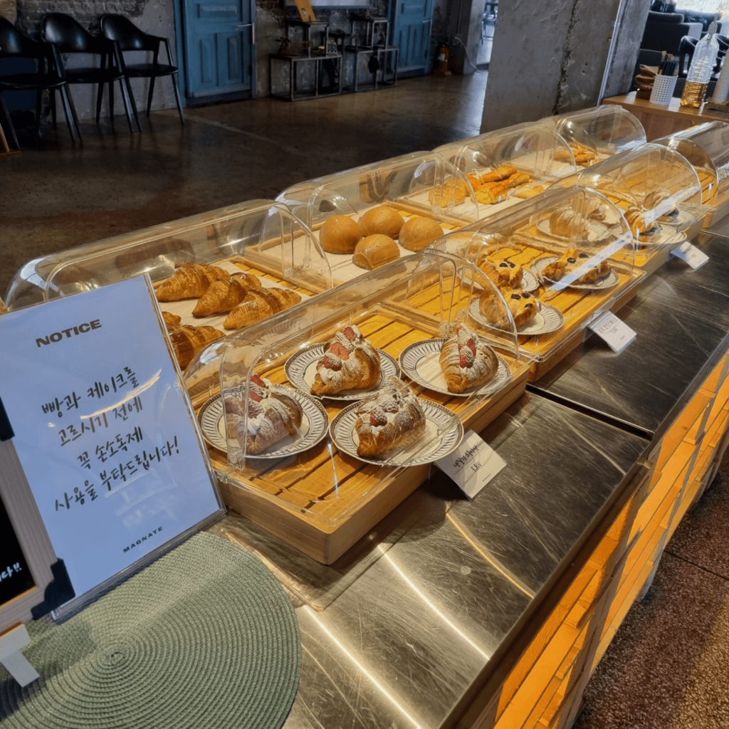Busan guide - pastries at cafe magnate 