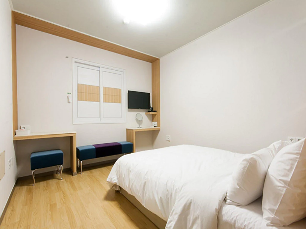 Busan guide - hostel double room